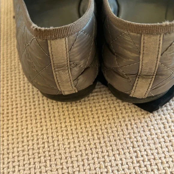 CHANEL grey  Quilted Leather Ballerina Flats with Black Cap Toe - Picture 4 of 5